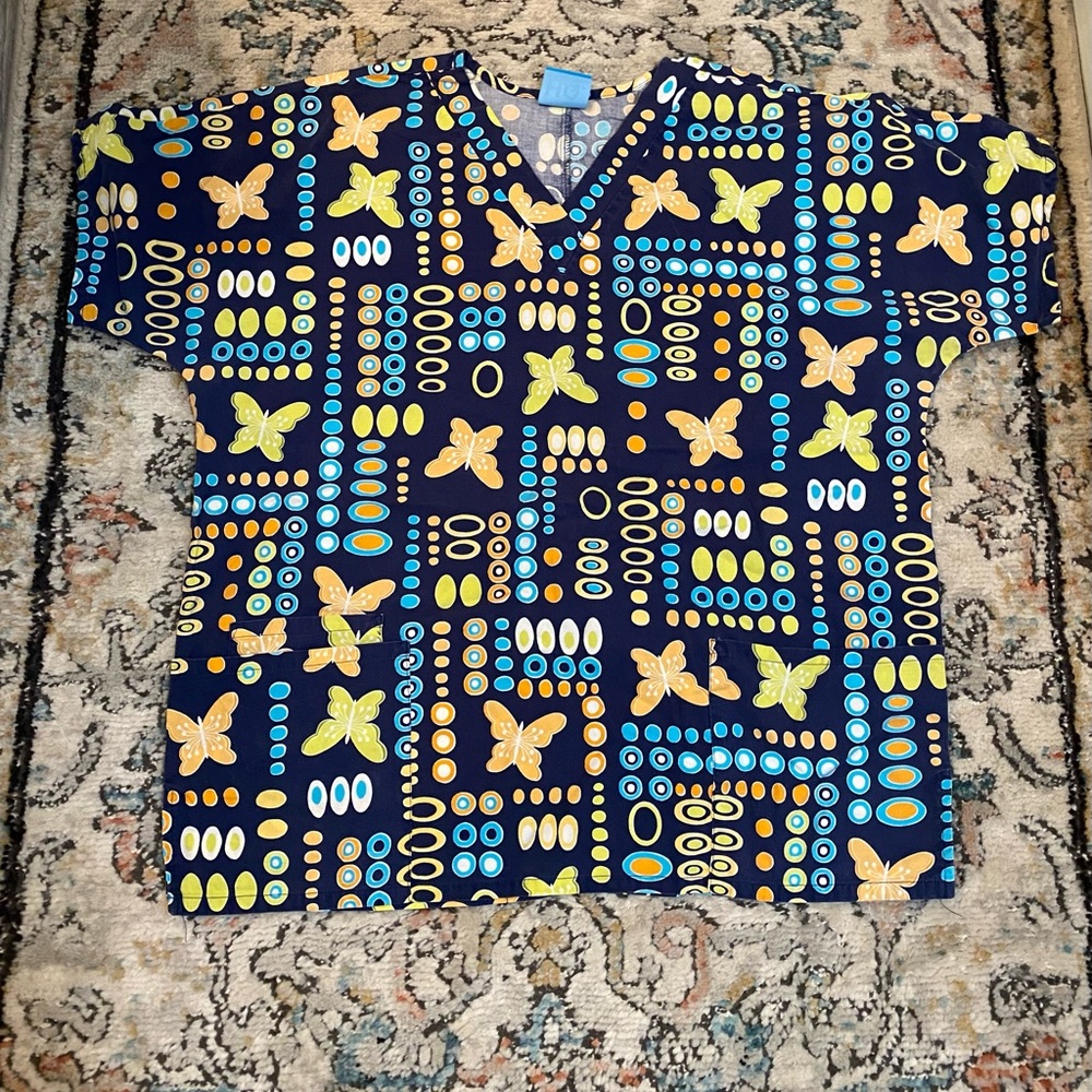HQ Brand Scrub Top.